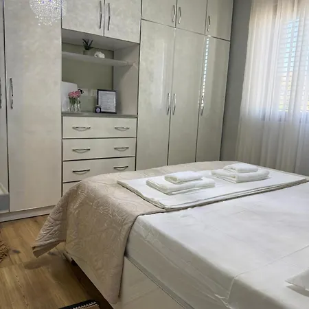 Gega Apartment's 1 アパート Kamëz