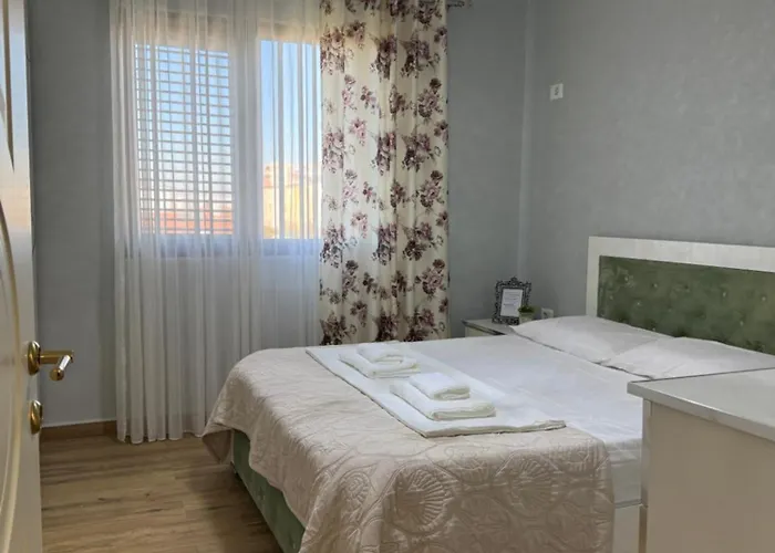 Gega Apartment's 1 شقة *